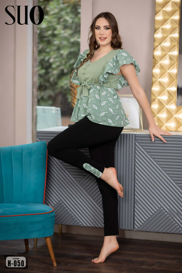 Pijama Set Inlay with Rokama that Includes a Top and Slim Pants