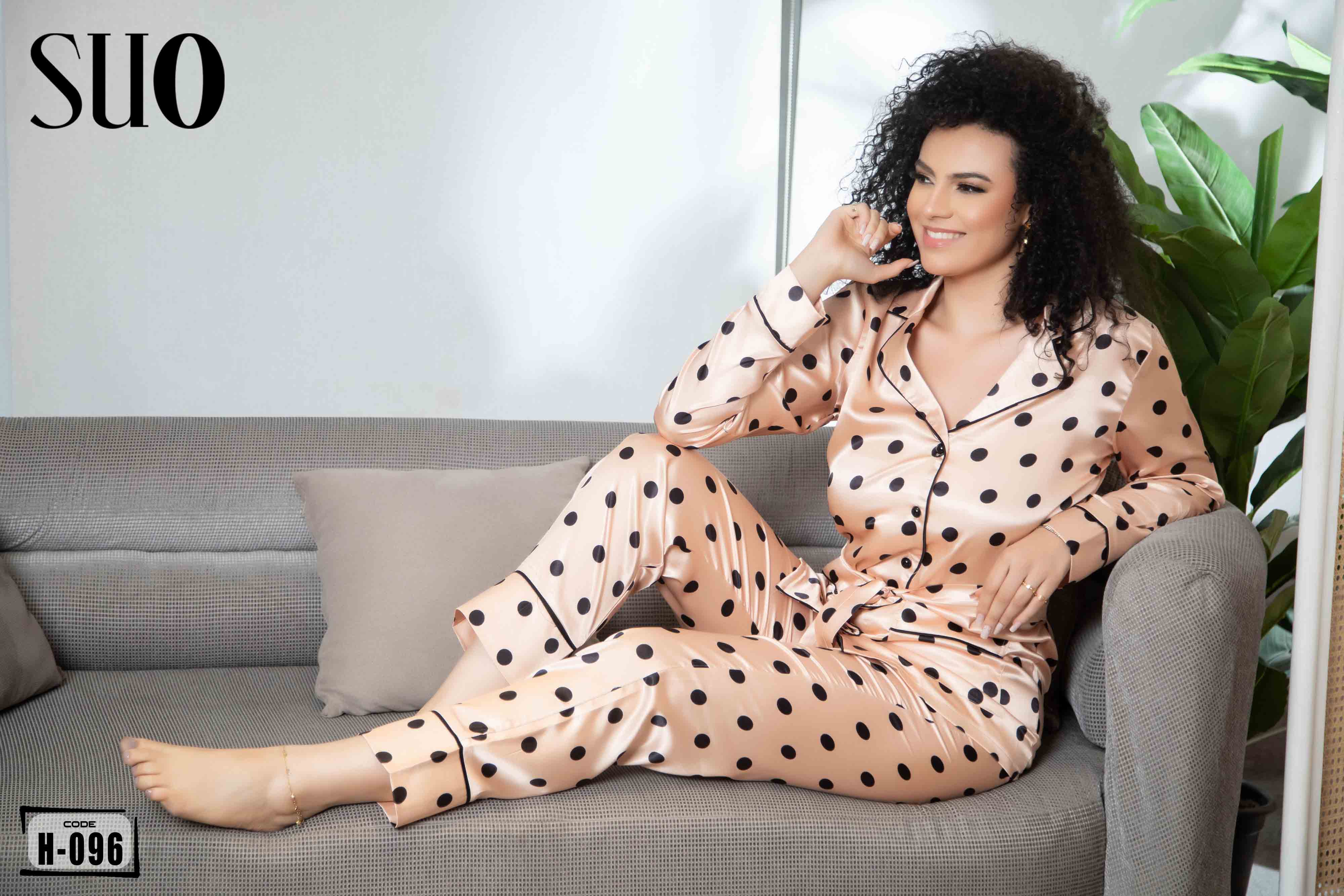 A 2 PCS , PRINTED DOTS SATAN PAJAMA